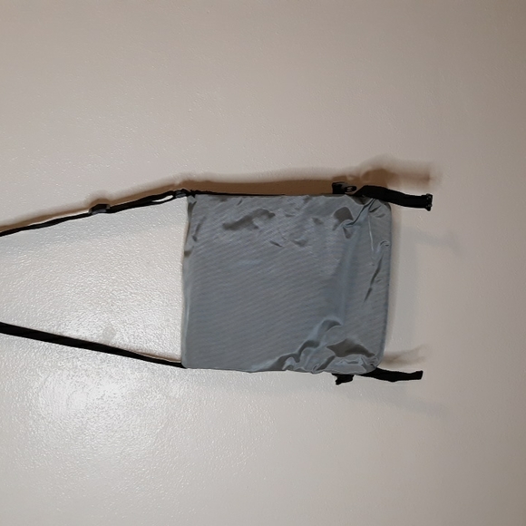 Calvin Klein Crossover Bag - Picture 5 of 9